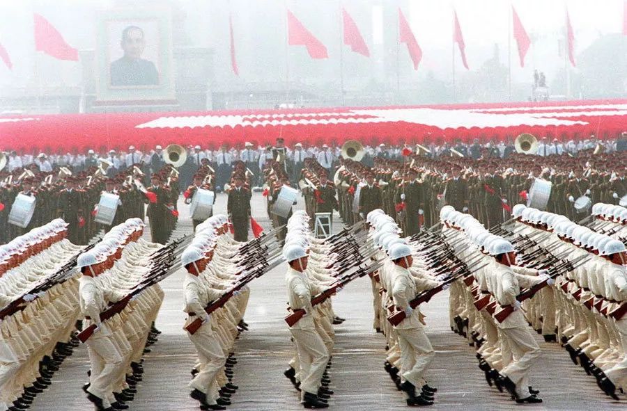 中國閱兵史上的霸氣瞬間，回顧1984年的閱兵盛況，中國閱兵史上的霸氣瞬間，回顧1984年閱兵盛況的震撼瞬間