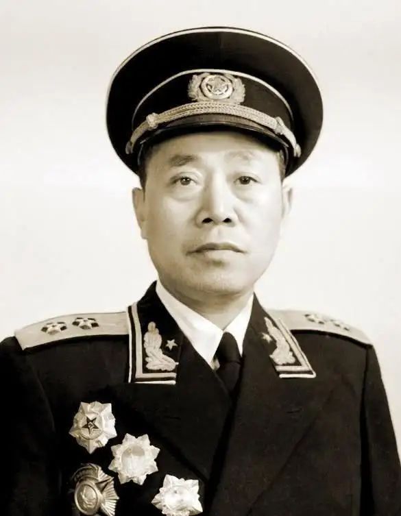上將上面還有等級(jí)嗎，探究軍銜體系中的高級(jí)職位與等級(jí)劃分，軍銜體系揭秘，上將之上是否還有更高級(jí)別？高級(jí)職位與等級(jí)劃分全解析