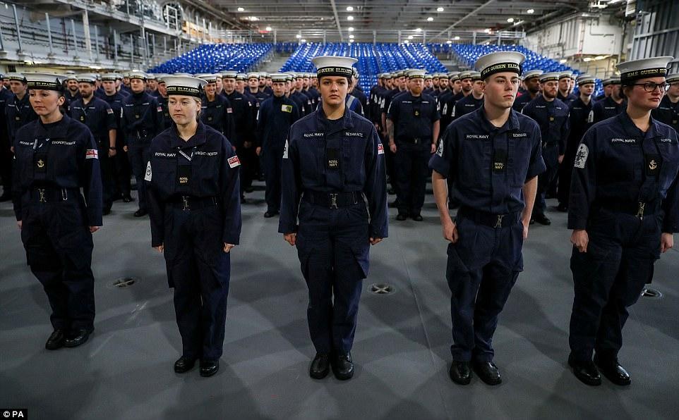 伊麗莎白女王號航母圖片，展現(xiàn)英國海軍力量的驕傲，伊麗莎白女王號航母展示英國海軍力量的風采