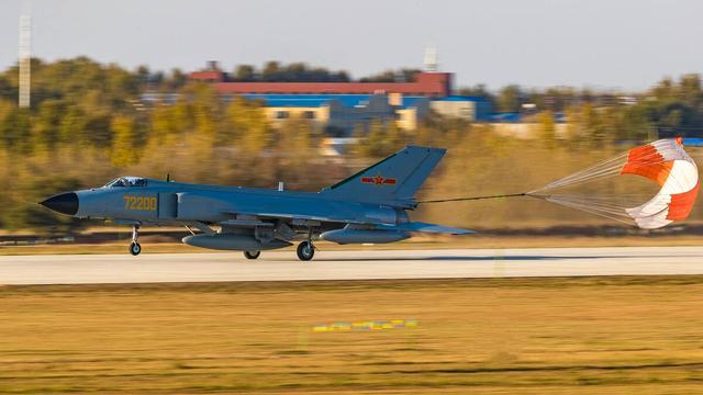關(guān)于2022年殲-7還有多少架的探討，探討，殲-7戰(zhàn)機(jī)在2022年的數(shù)量概況