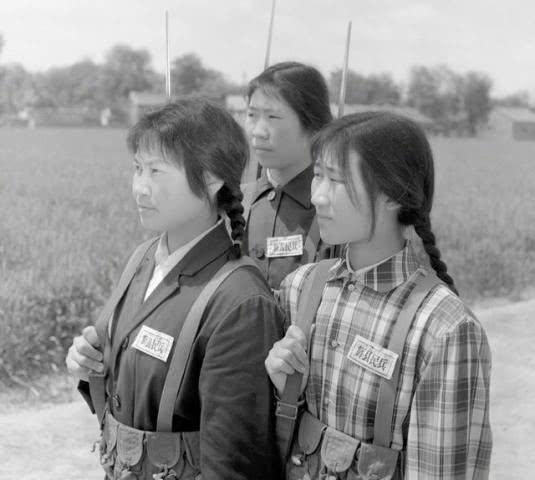 中國女兵老照片，歷史中的巾幗英雄形象展現(xiàn)，中國女兵老照片，歷史巾幗英雄形象展