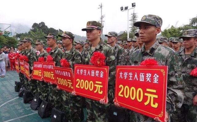 大學(xué)生如何參軍，一條充滿榮耀與成長(zhǎng)的道路，大學(xué)生參軍之路，榮耀與成長(zhǎng)的交織