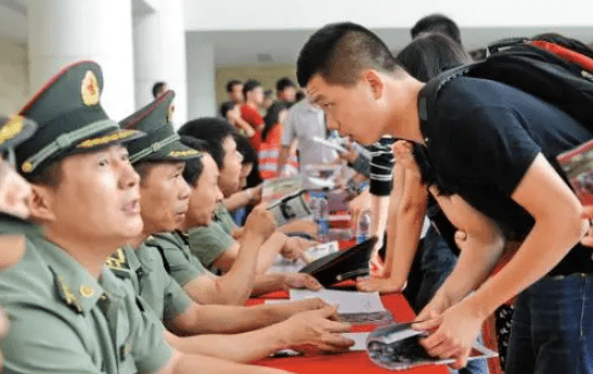 本科畢業(yè)大學生當兵政策2021，機遇與挑戰(zhàn)并存，本科畢業(yè)大學生當兵政策2021，機遇與挑戰(zhàn)并存解析