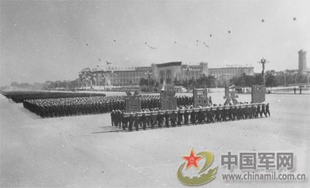 重溫歷史瞬間，探索1959年國慶閱兵視頻，重溫歷史瞬間，探索經(jīng)典，回顧1959年國慶閱兵盛況