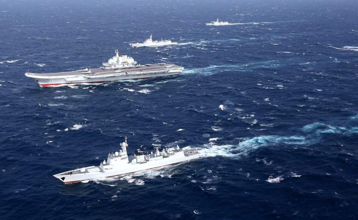 聚焦國(guó)際海域，中國(guó)戰(zhàn)艦圍觀英艦背后的故事，聚焦國(guó)際海域，中國(guó)戰(zhàn)艦視角下的英艦背后故事