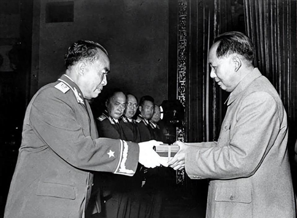 井岡山艦是什么級(jí)別的軍事力量？全面解讀中國海軍新銳艦艇，全面解讀中國海軍新銳艦艇，井岡山艦的軍事級(jí)別與實(shí)力分析