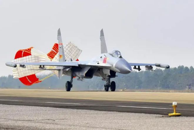 連云港軍用機(jī)場(chǎng)殲-11，揭秘軍事航空的神秘面紗，揭秘連云港軍用機(jī)場(chǎng)殲-11軍事航空的神秘面紗