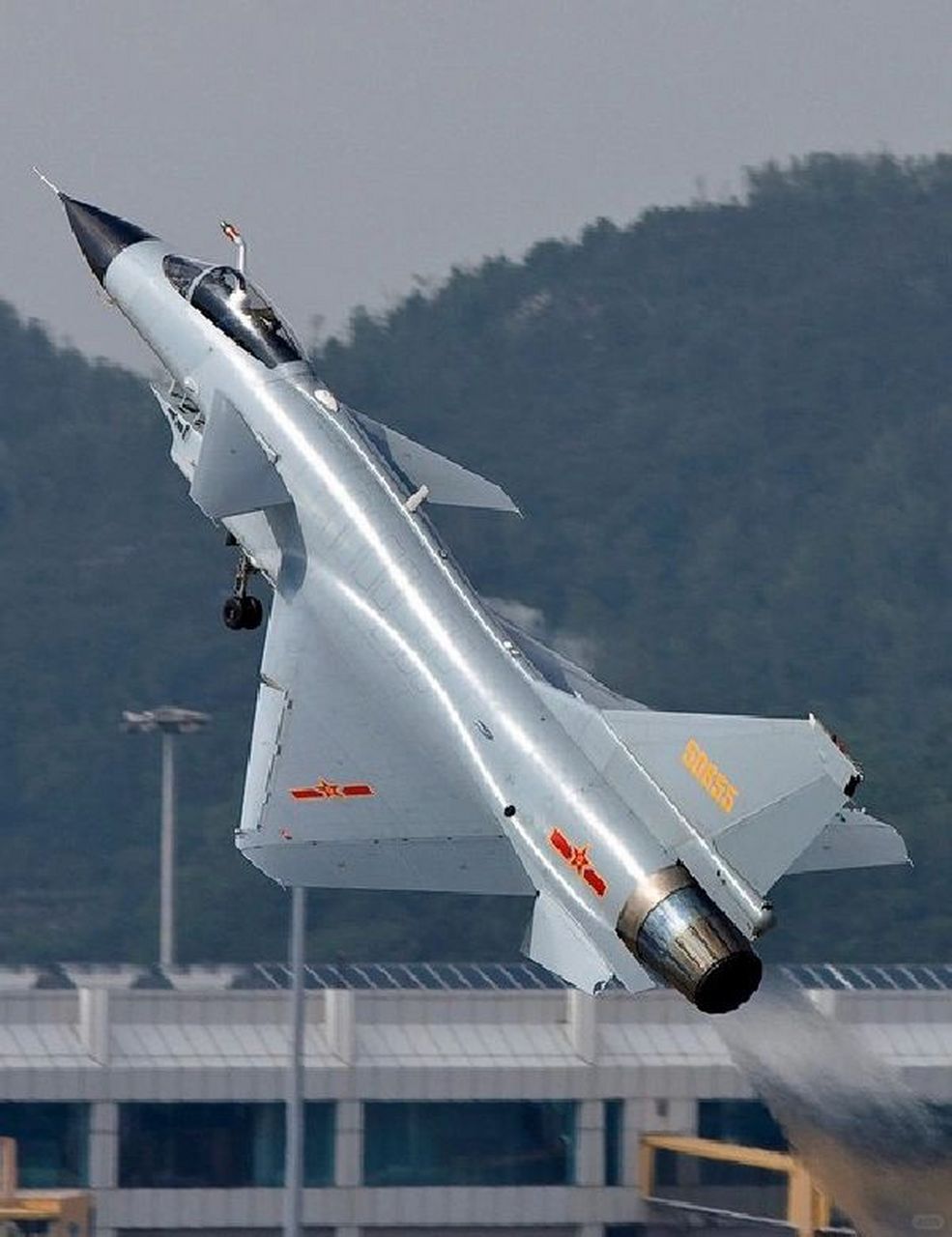 殲-10戰(zhàn)斗機(jī)是幾代機(jī)？全面解析中國(guó)空軍的主力戰(zhàn)機(jī)，中國(guó)空軍主力戰(zhàn)機(jī)殲-10戰(zhàn)斗機(jī)的全面解析，幾代機(jī)？