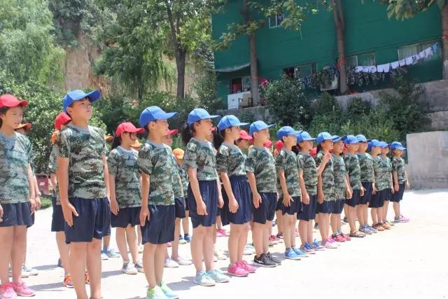 軍事夏令營視頻，體驗軍事訓(xùn)練，展現(xiàn)青少年風(fēng)采，軍事夏令營體驗之旅，青少年風(fēng)采展現(xiàn)與軍事訓(xùn)練紀(jì)實